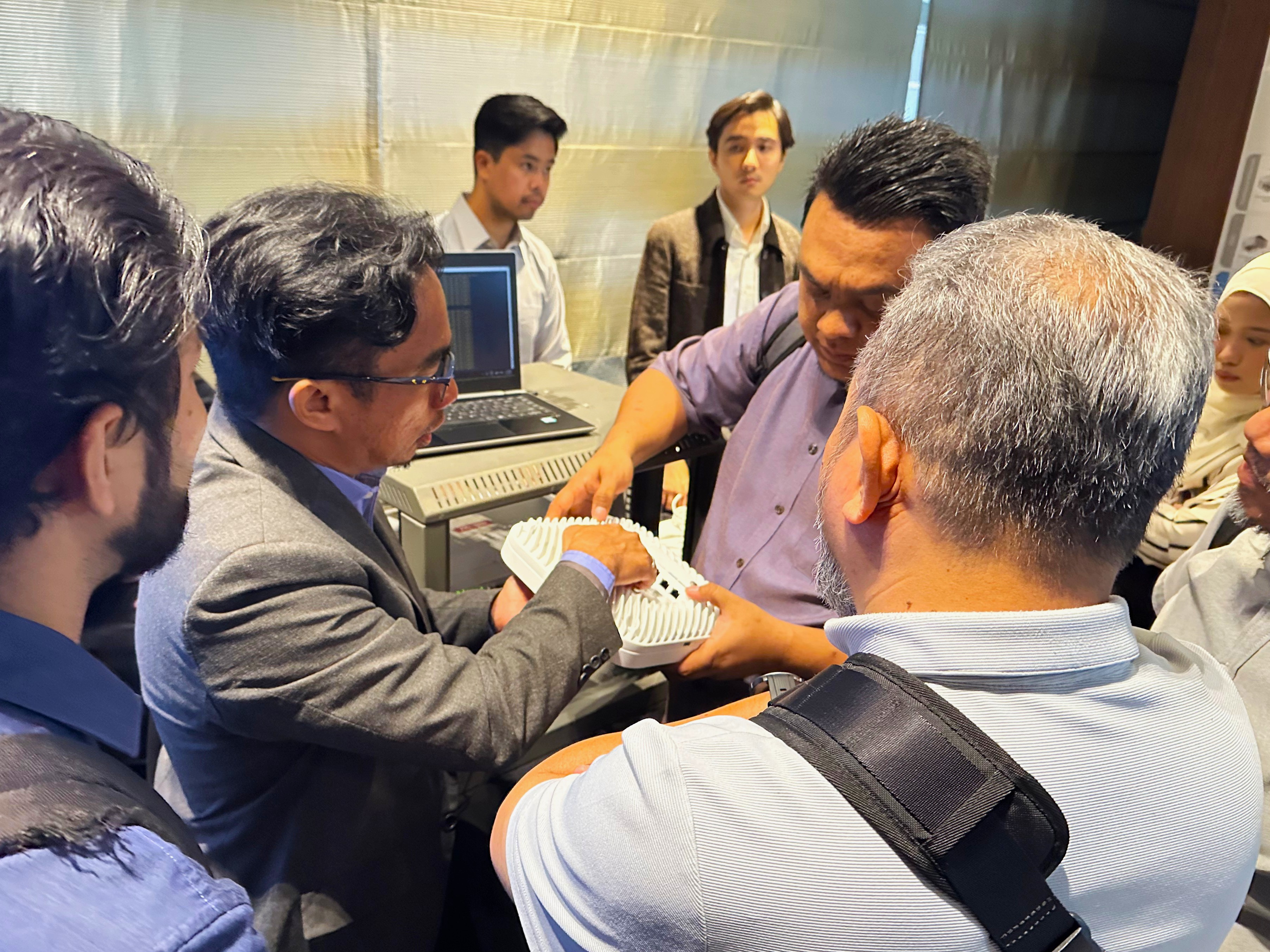Mohd Ayman Demonstrating Ruijie Solution